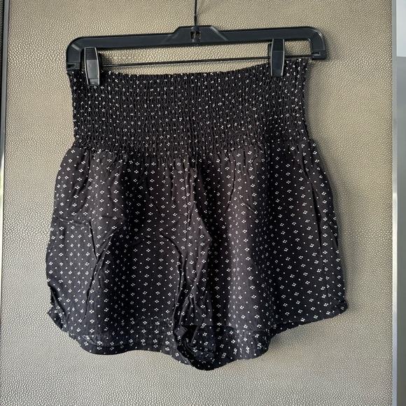 EUC Hatch Easy Smocked Short black deco hatch size 1 - Picture 2 of 12